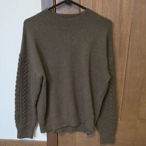 Women’s Olive Cable-Sleeve Knit Sweater